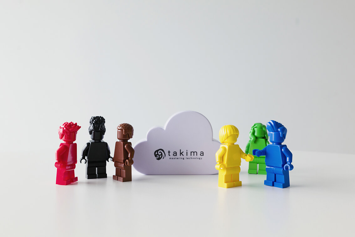 lego workers with takima cloud
