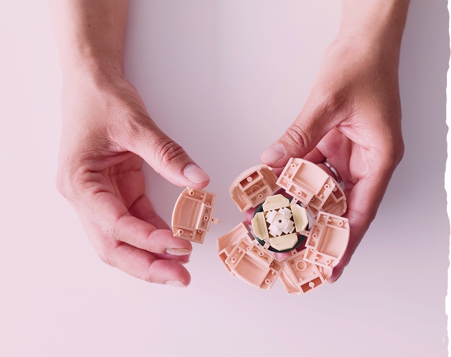 Building a Lego flower